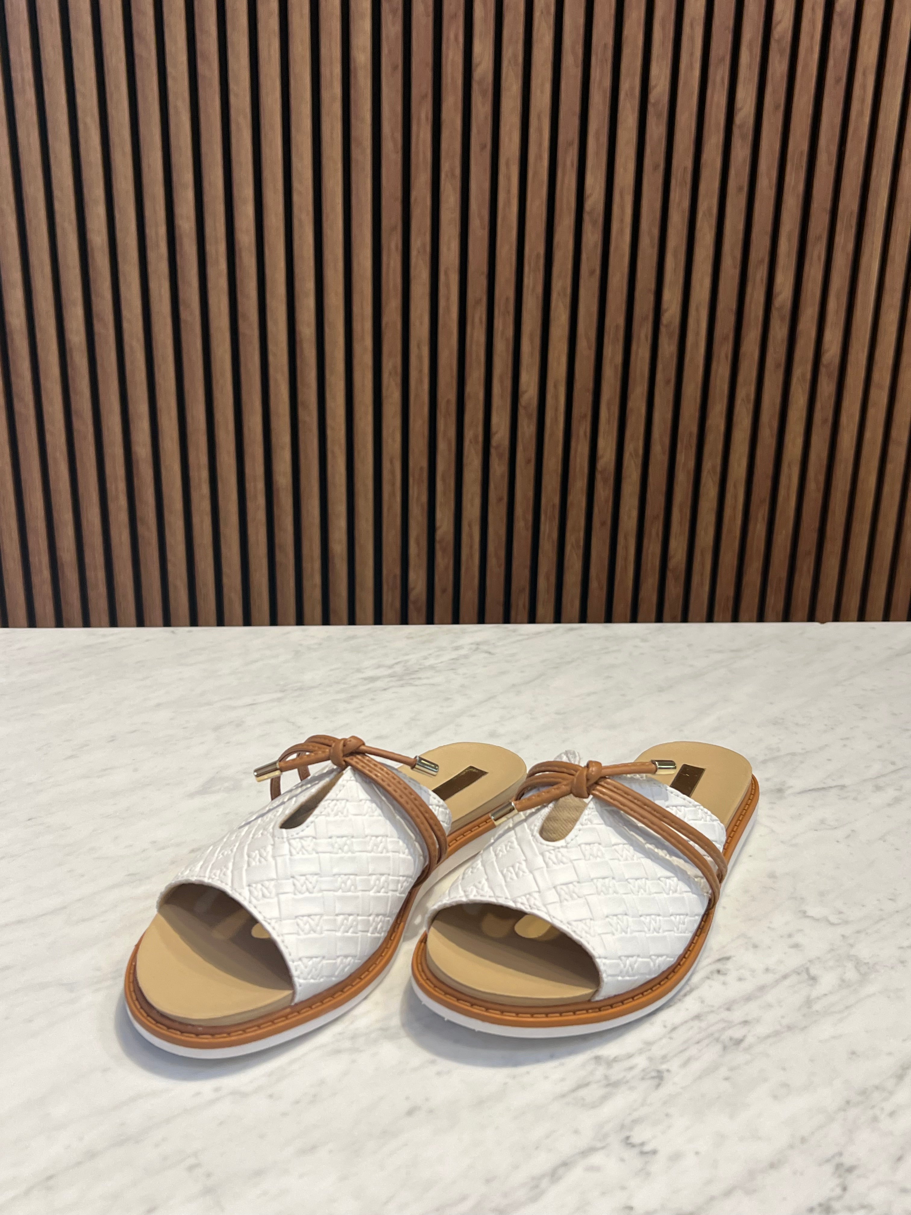 Sandal Moleca White