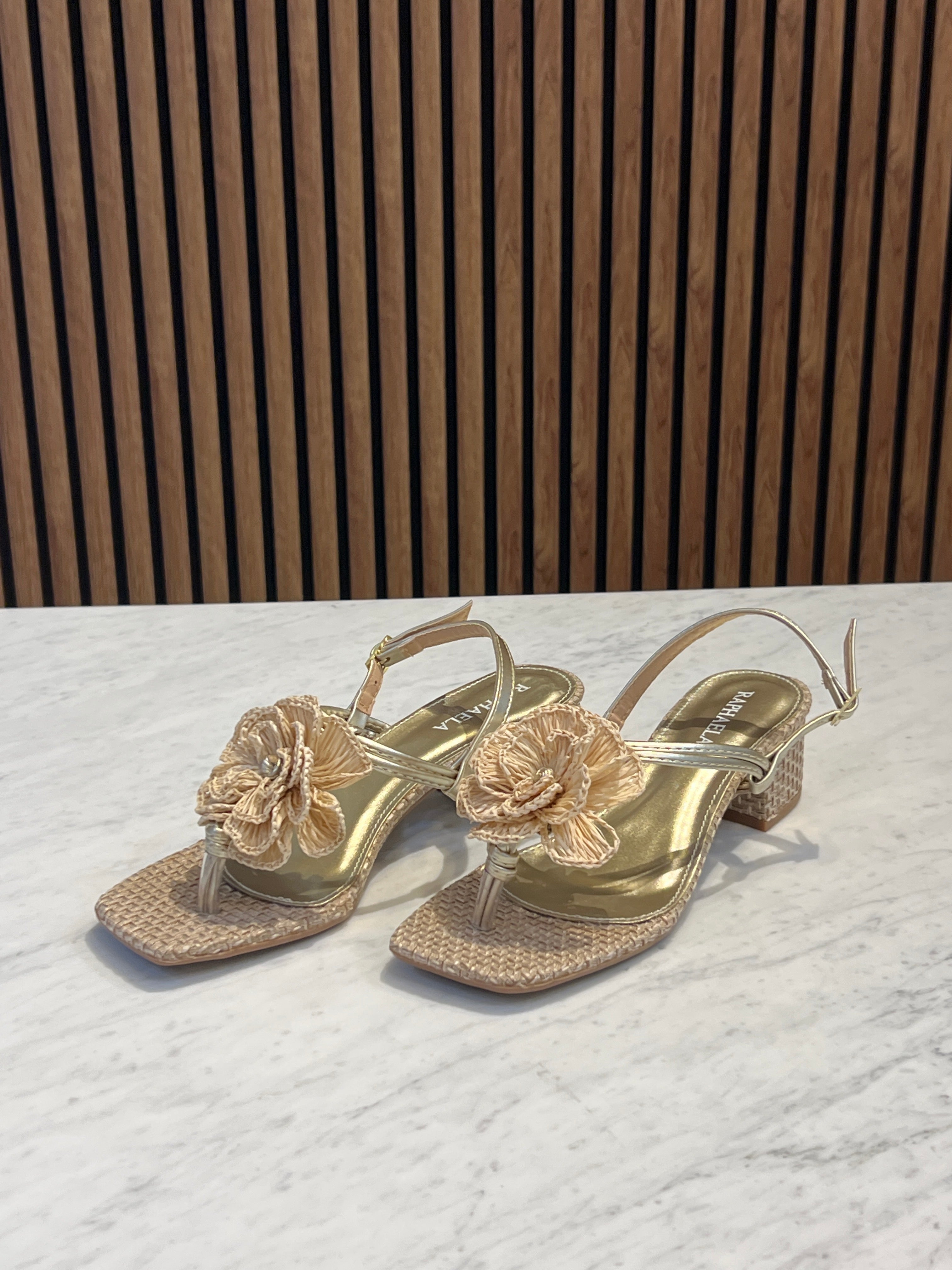 Sandal Flower Raphaela Gold