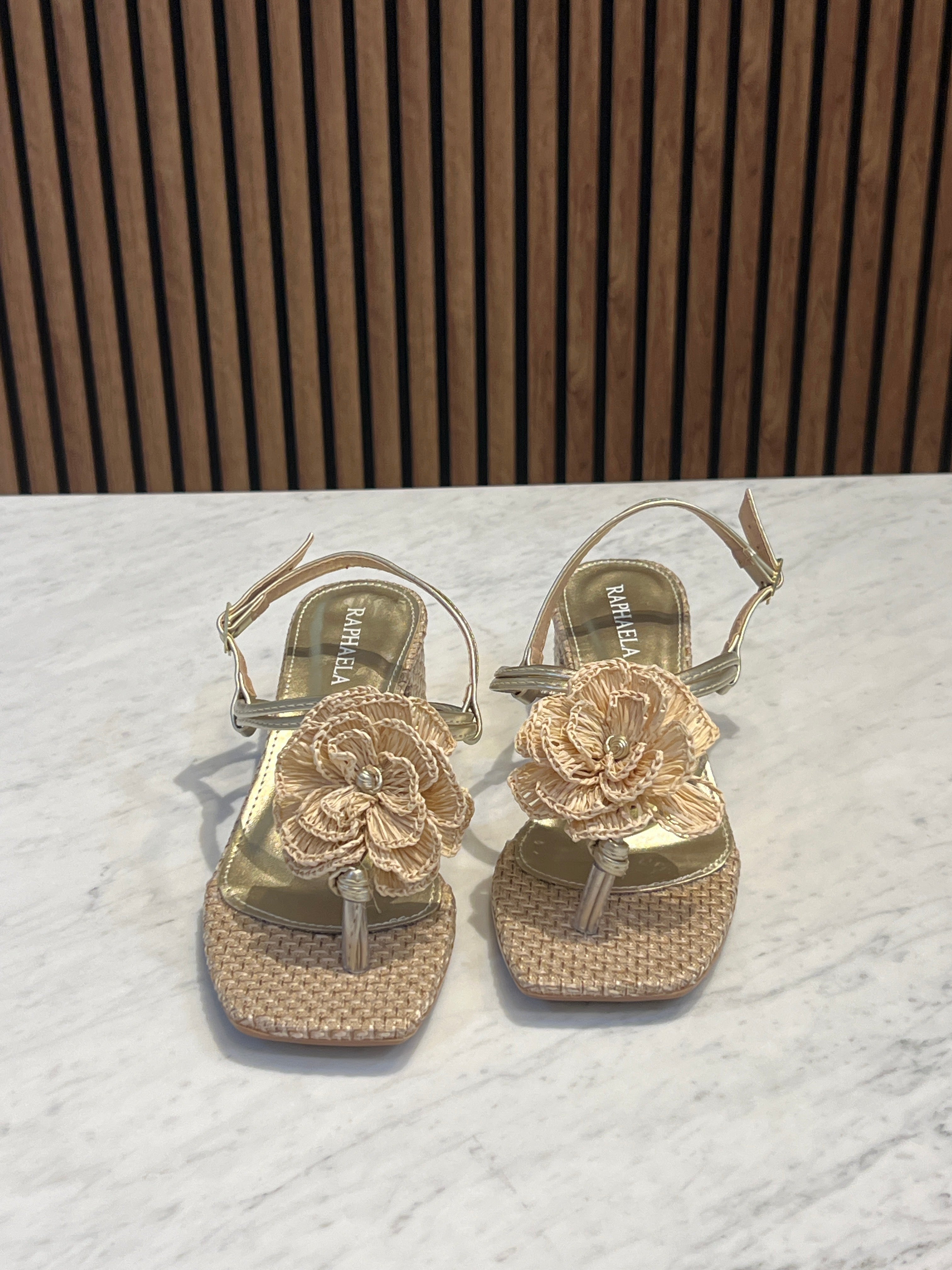 Sandal Flower Raphaela Gold
